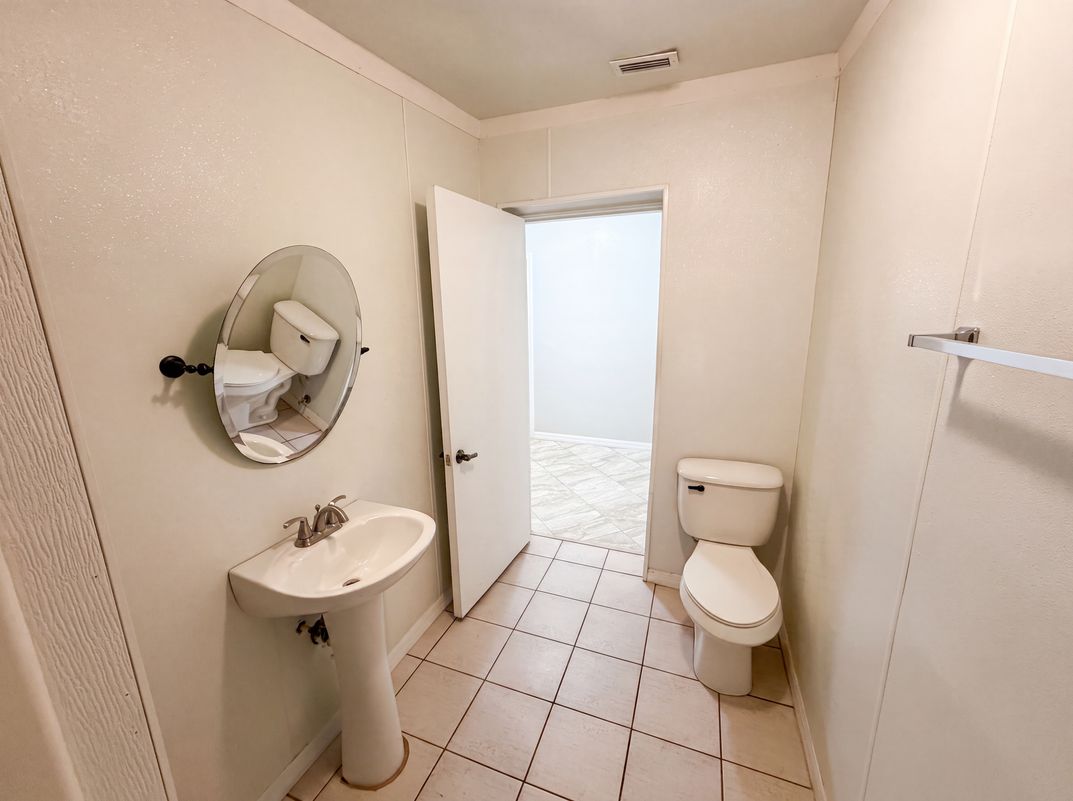 Photo 17 of 27 of 8283 86th Ave, Seminole, FL