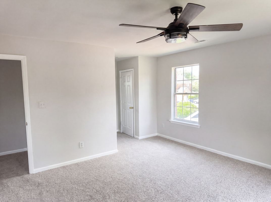 Photo 4 of 25 of 625 E Princess Anne Rd, Norfolk, VA