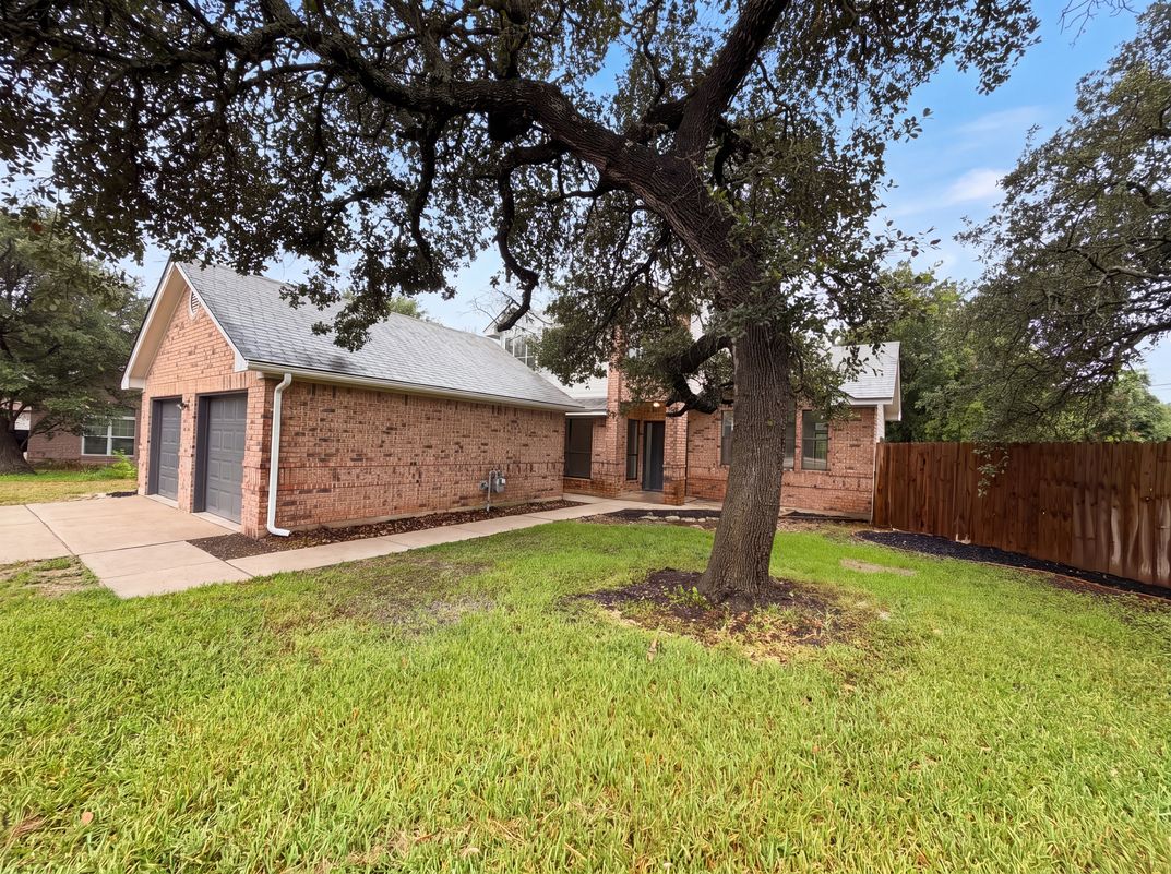 Property photo 1 of 1517 River Oak Dr