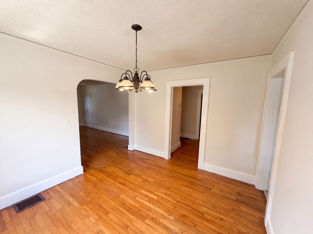 Photo 7 of 16 of 309 E Blue Ridge Dr, Greenville, SC