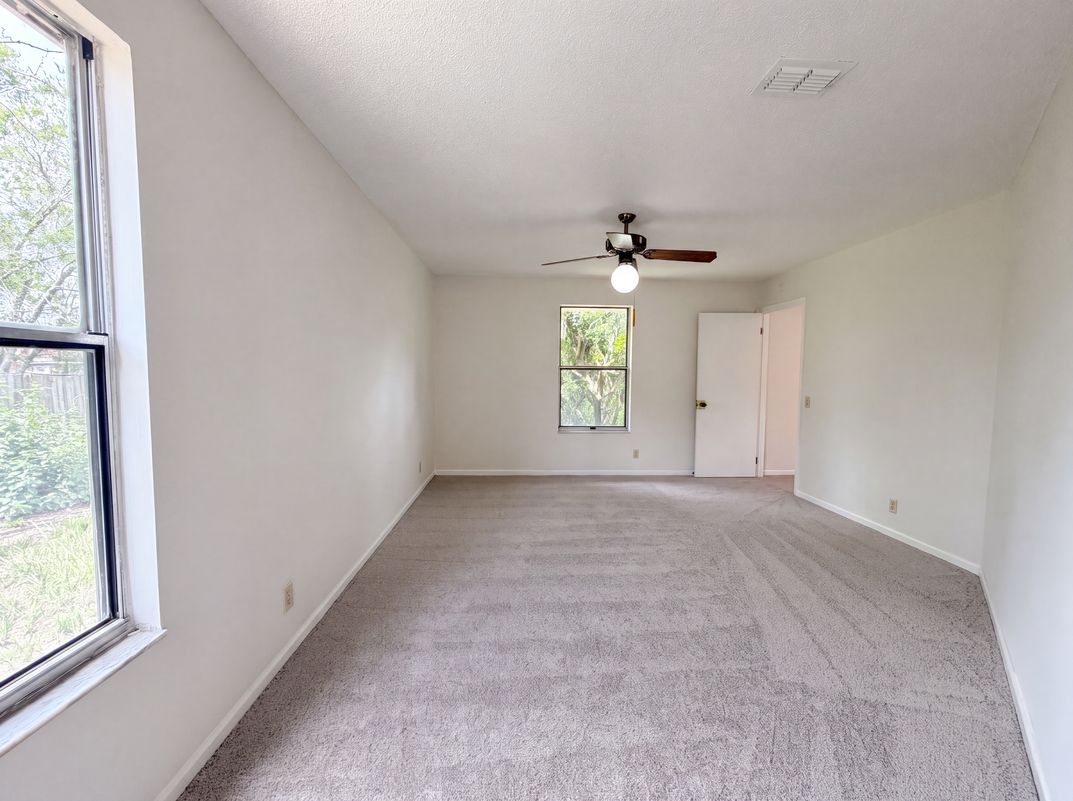 Photo 10 of 19 of 6320 Ian Chad Dr E, Jacksonville, FL