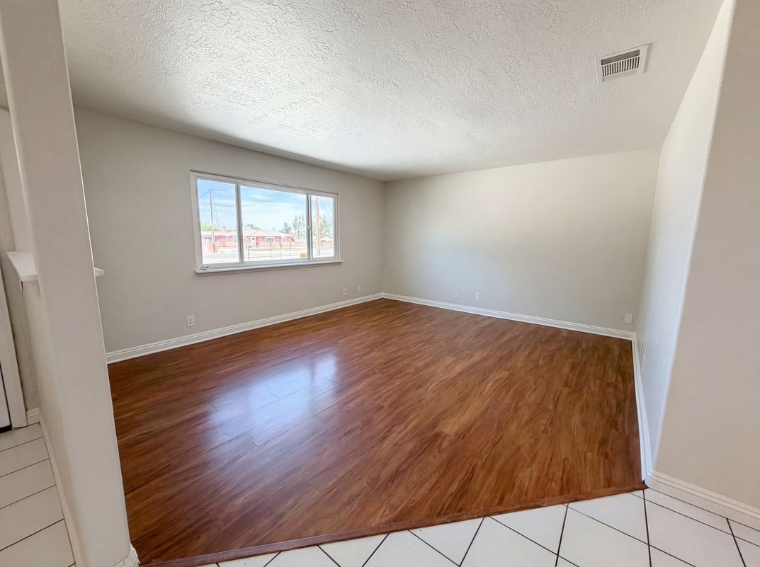 Photo 8 of 25 of 15011 Mission St, Hesperia, CA
