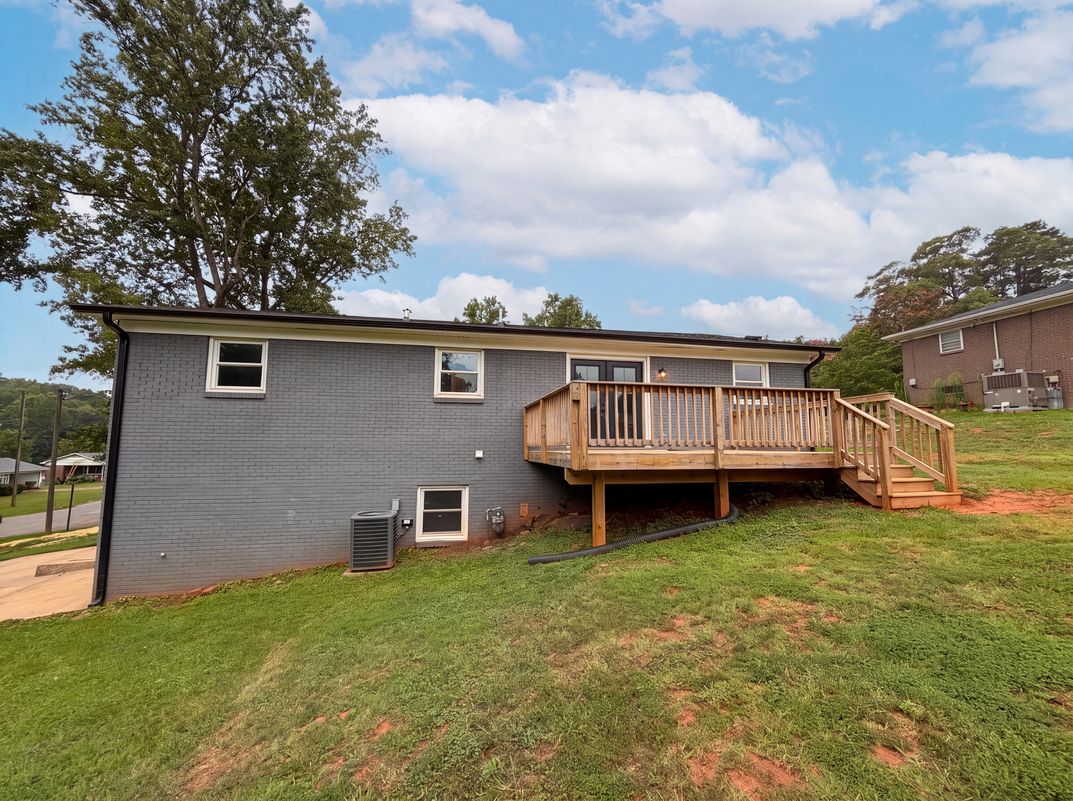 Photo 5 of 21 of 2510 Middleton Dr, Gastonia, NC