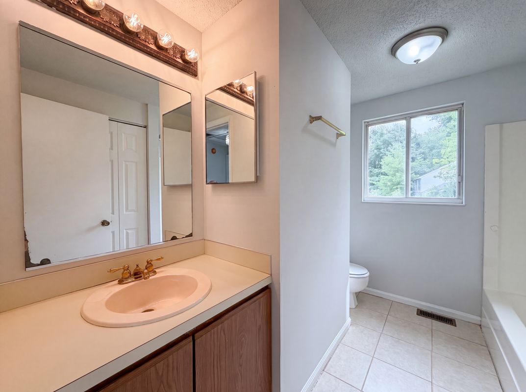 Photo 12 of 20 of 6786 Moss Ct, North Charleston, SC