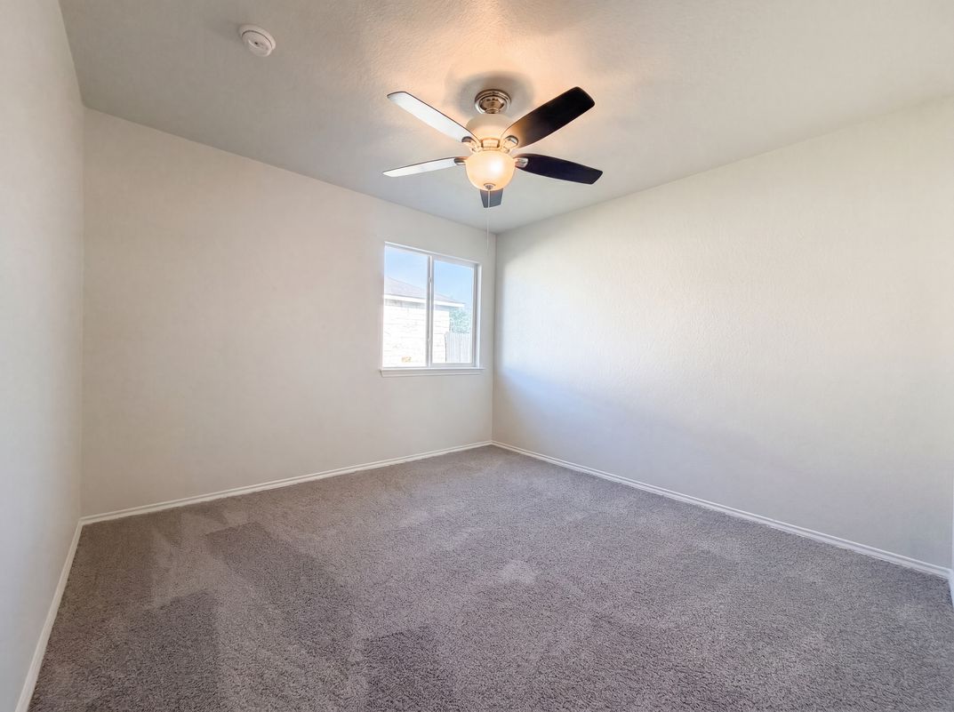 Photo 14 of 16 of 2886 Oakbranch Rdg, New Braunfels, TX