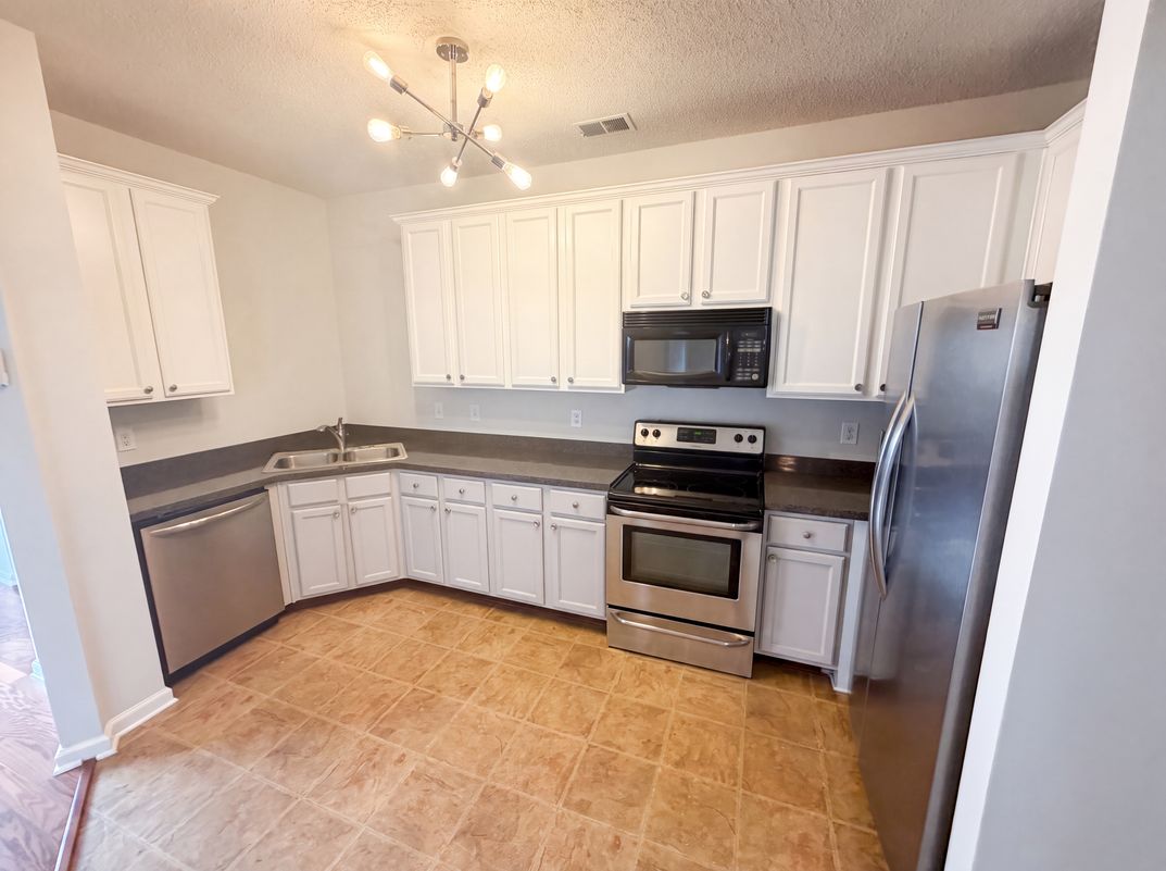 Photo 6 of 20 of 7553 Rutgers Cir, Fairburn, GA
