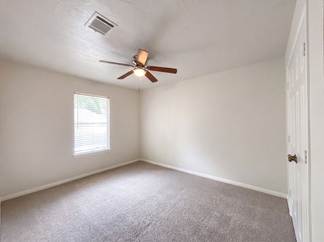 Photo 11 of 20 of 7107 Sweet Violet Trl, Humble, TX