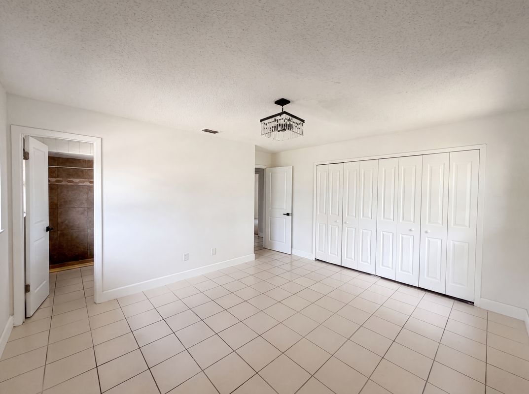 Photo 9 of 30 of 2401 Myakka Dr, Orlando, FL