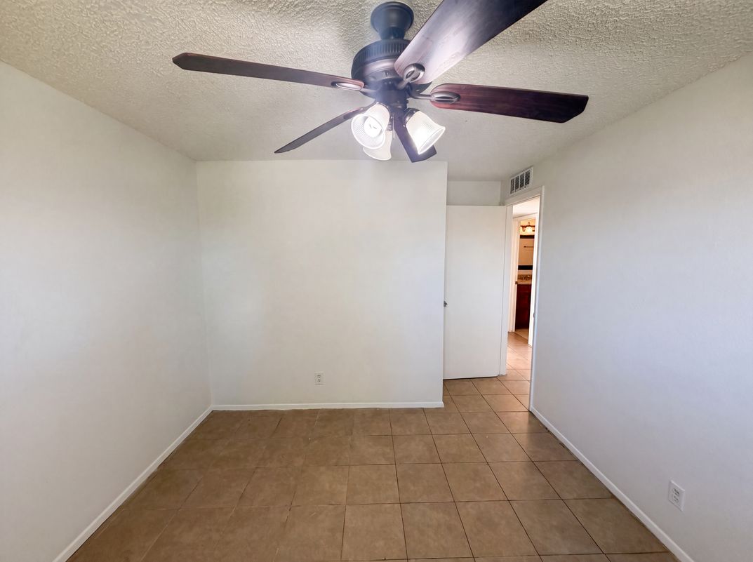 Photo 10 of 27 of 5617 W Hatcher Rd, Glendale, AZ