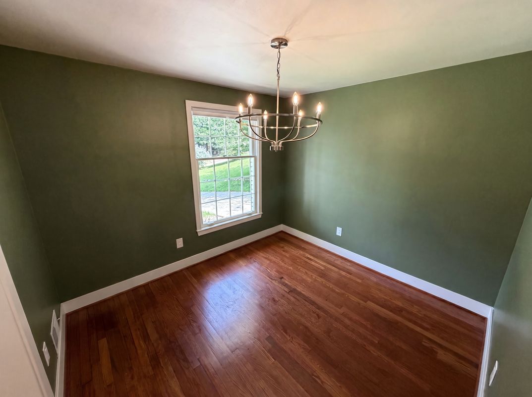 Photo 6 of 23 of 2320 Capehart Cir NE, Atlanta, GA