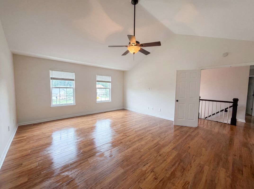 Photo 16 of 31 of 16201 Surfview Ct, Grover, MO