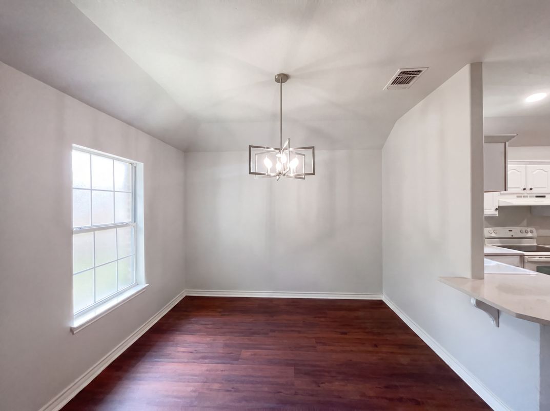 Photo 6 of 22 of 2106 Geneva St, Castroville, TX