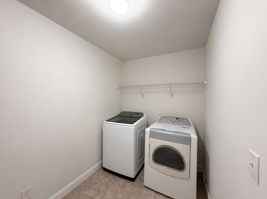 Photo 17 of 23 of 861 Windsor Creek Dr, Grayson, GA