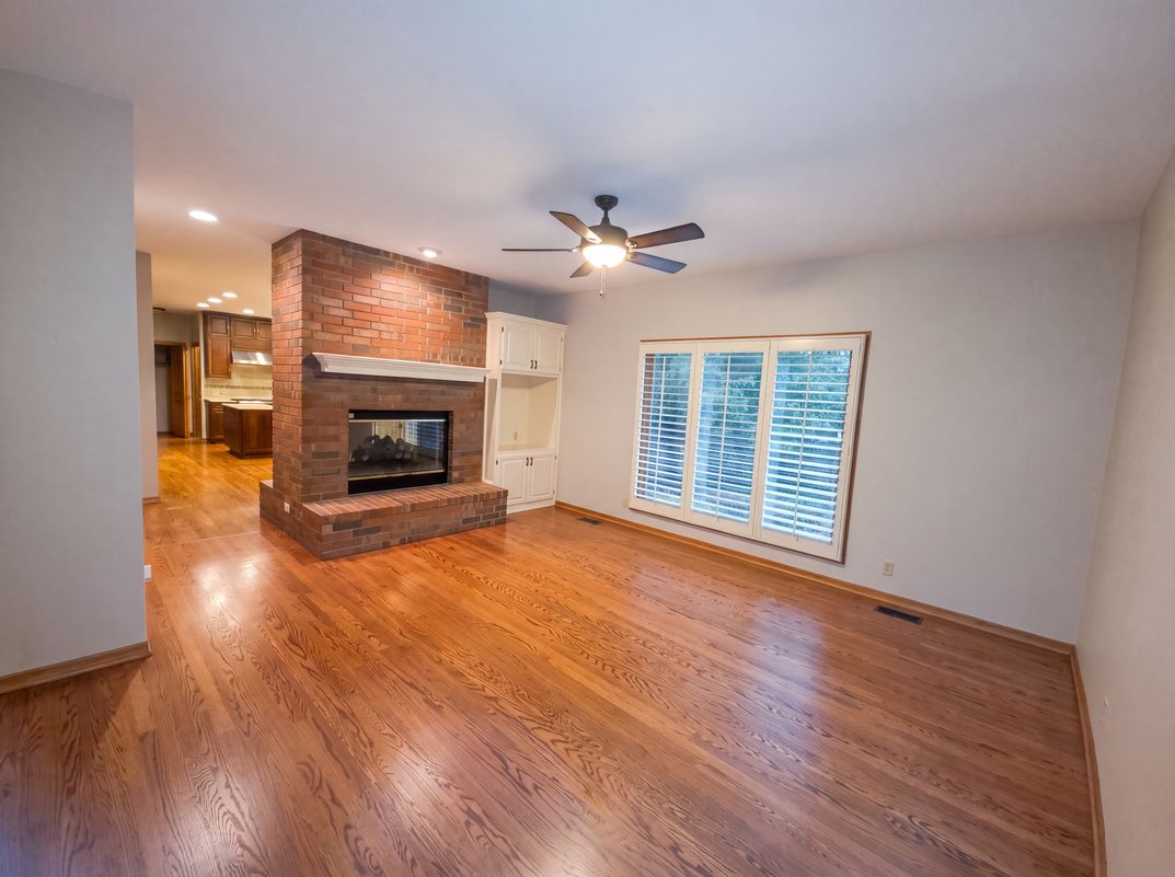 Photo 3 of 30 of 945 N Woodridge Ct, Wichita, KS