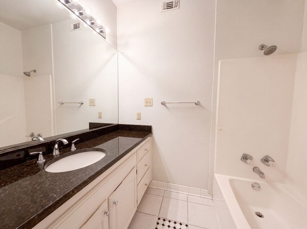 Photo 12 of 23 of 7632 Westwind Dr, Fort Worth, TX