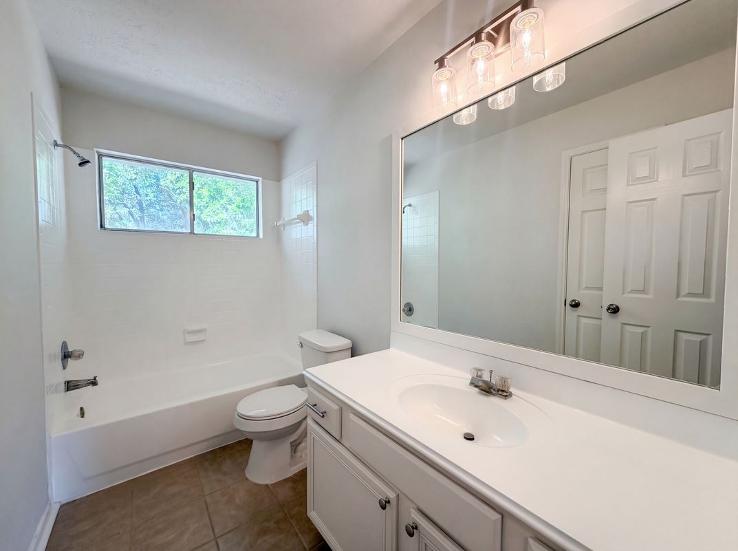 Photo 17 of 22 of 6831 Stratford Park Dr, Houston, TX