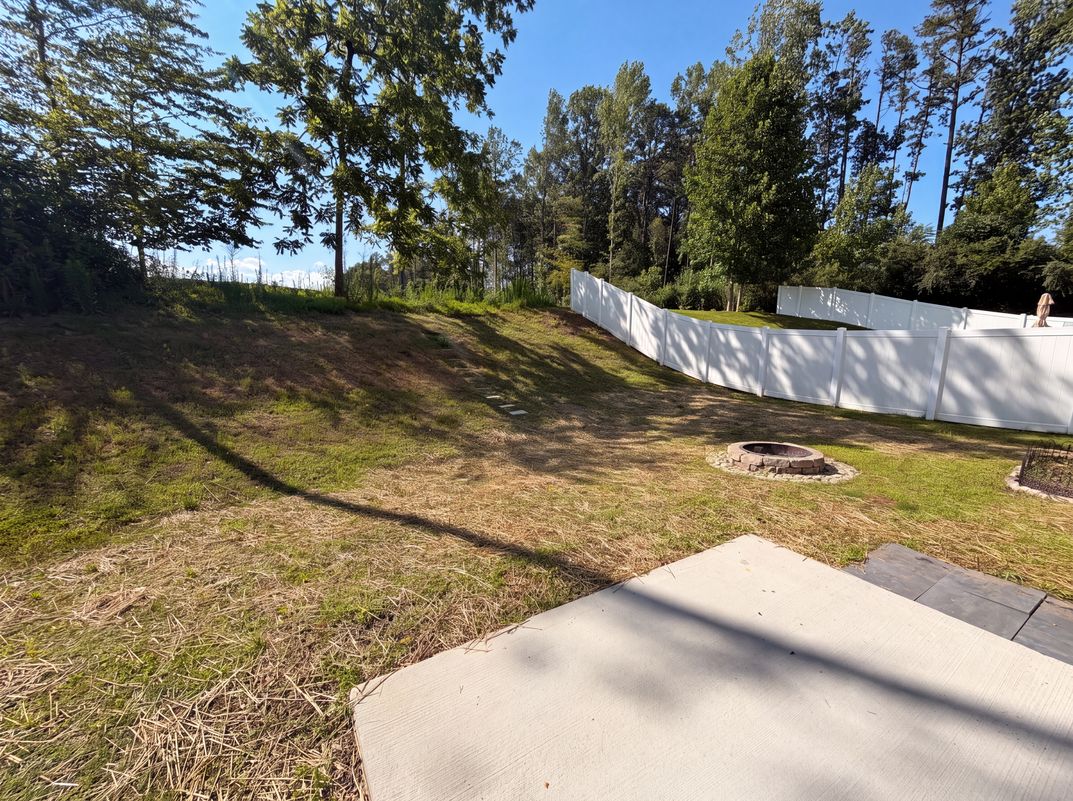 Photo 24 of 26 of 2014 Tarzi Ln, Charlotte, NC
