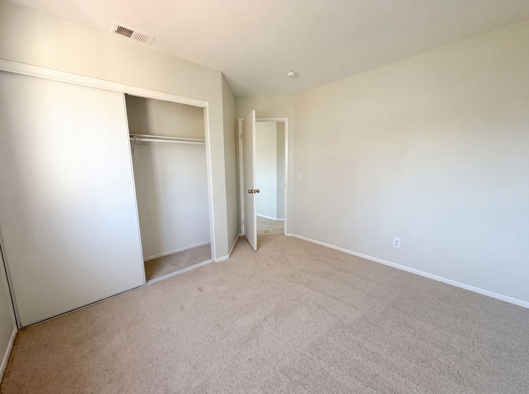 Photo 4 of 23 of 2565 W Fairview Dr, Rialto, CA