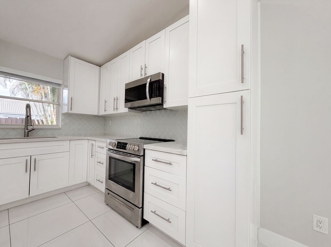Photo 11 of 25 of 16571 SW 145th Ave, Miami, FL