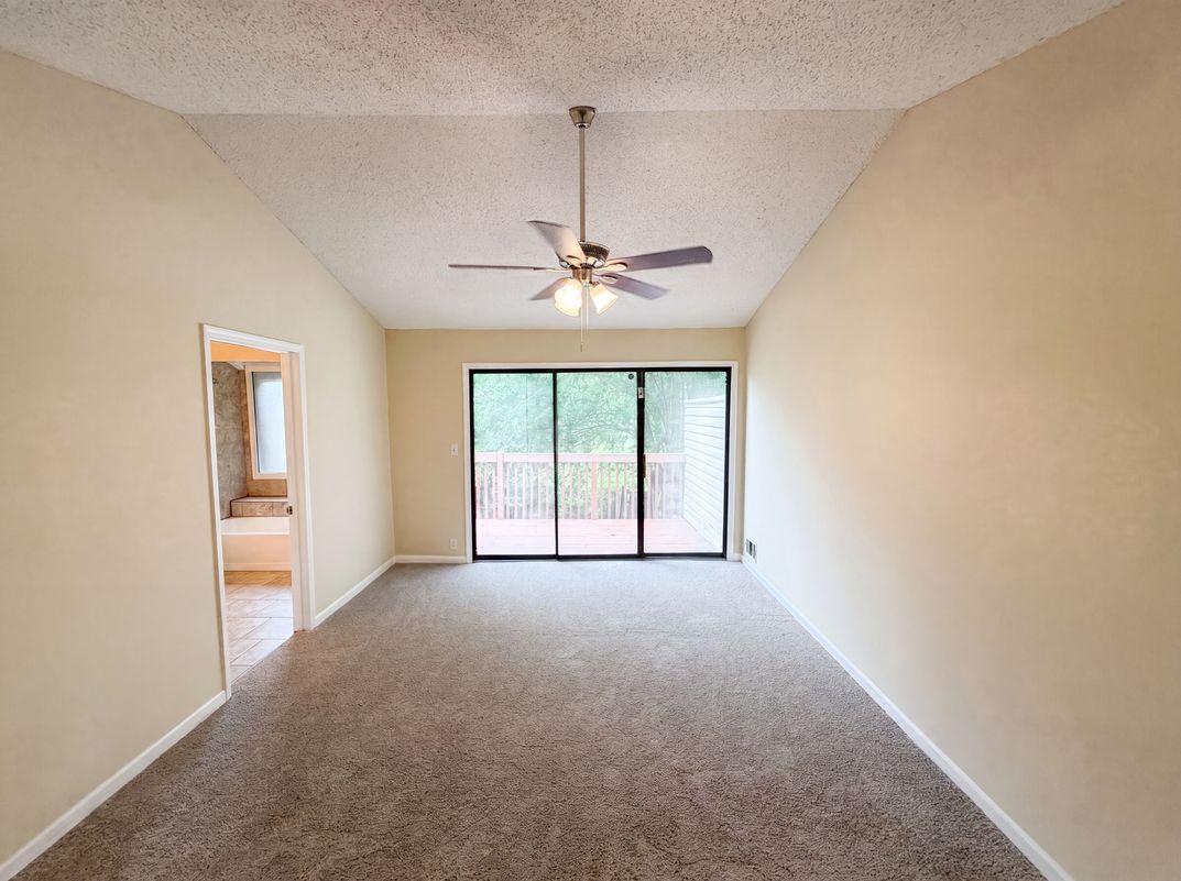 Photo 4 of 24 of 3271 Tennington Pl, Lawrenceville, GA