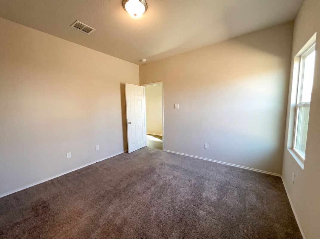 Photo 10 of 17 of 431 Pleasanton Way, San Antonio, TX