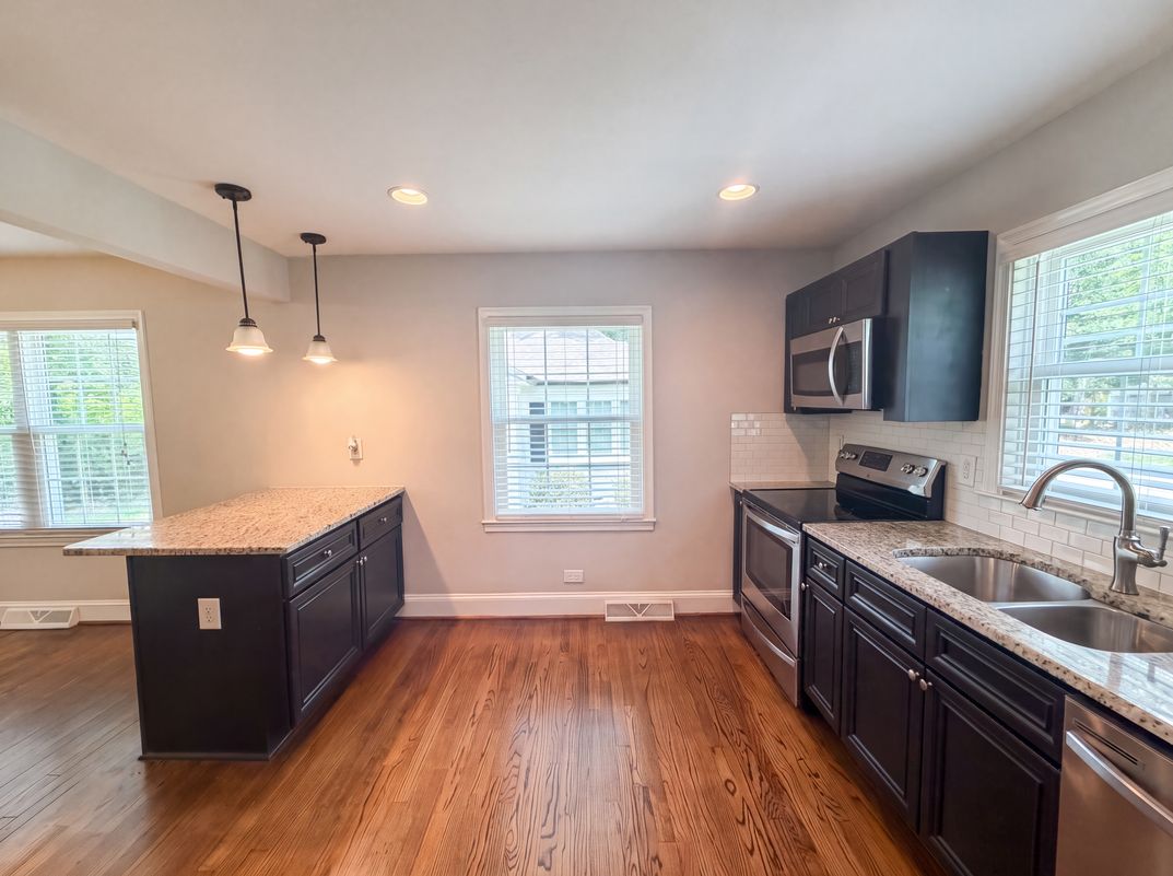 Photo 5 of 17 of 1712 N Roxboro St, Durham, NC