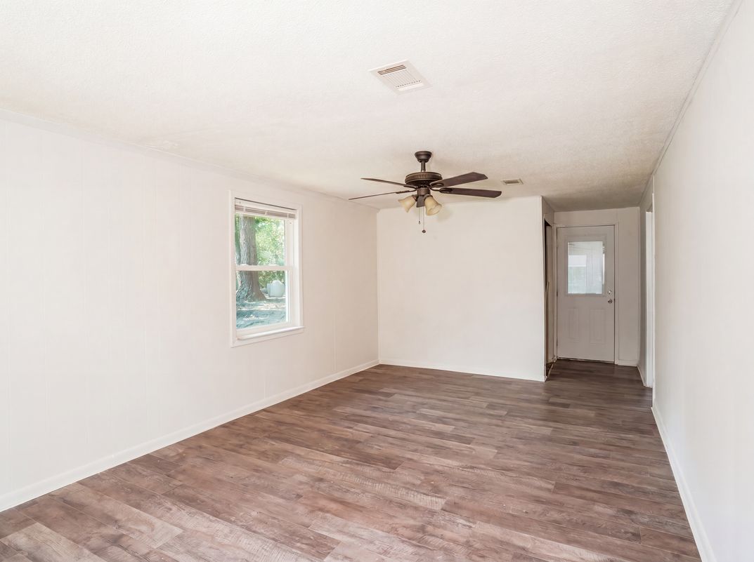 Photo 8 of 41 of 733 Sutton St, Jesup, GA