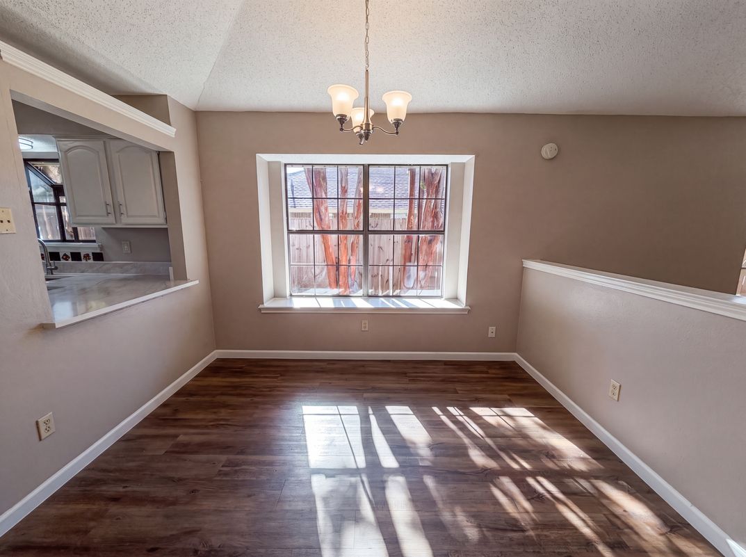 Photo 9 of 17 of 1503 Curtis Ln, Cedar Hill, TX