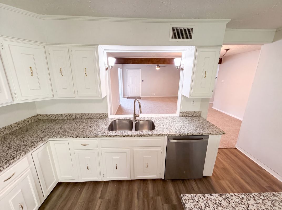 Photo 10 of 20 of 10502 Bessemer St, Houston, TX