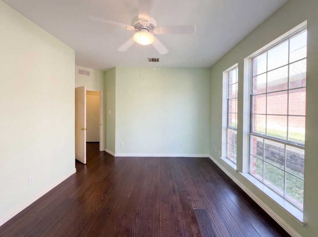 Photo 12 of 22 of 3606 Fairlands Dr, Richardson, TX