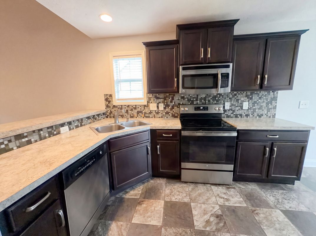 Property photo 2 of 432 Leslie Wood Dr