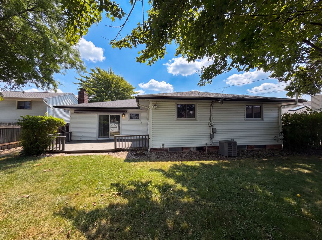Photo 5 of 22 of 11500 Stormes Dr, Cleveland, OH
