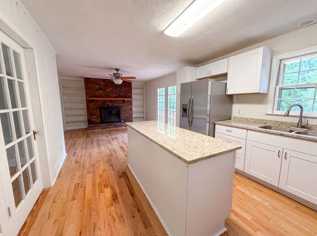 Photo 3 of 17 of 5148 Clearview Dr, Winston Salem, NC