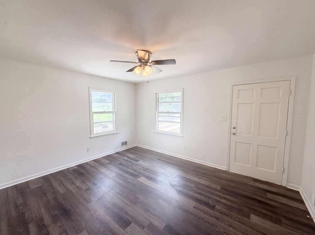 Photo 3 of 17 of 3119 Holbrook Dr SW, Marietta, GA