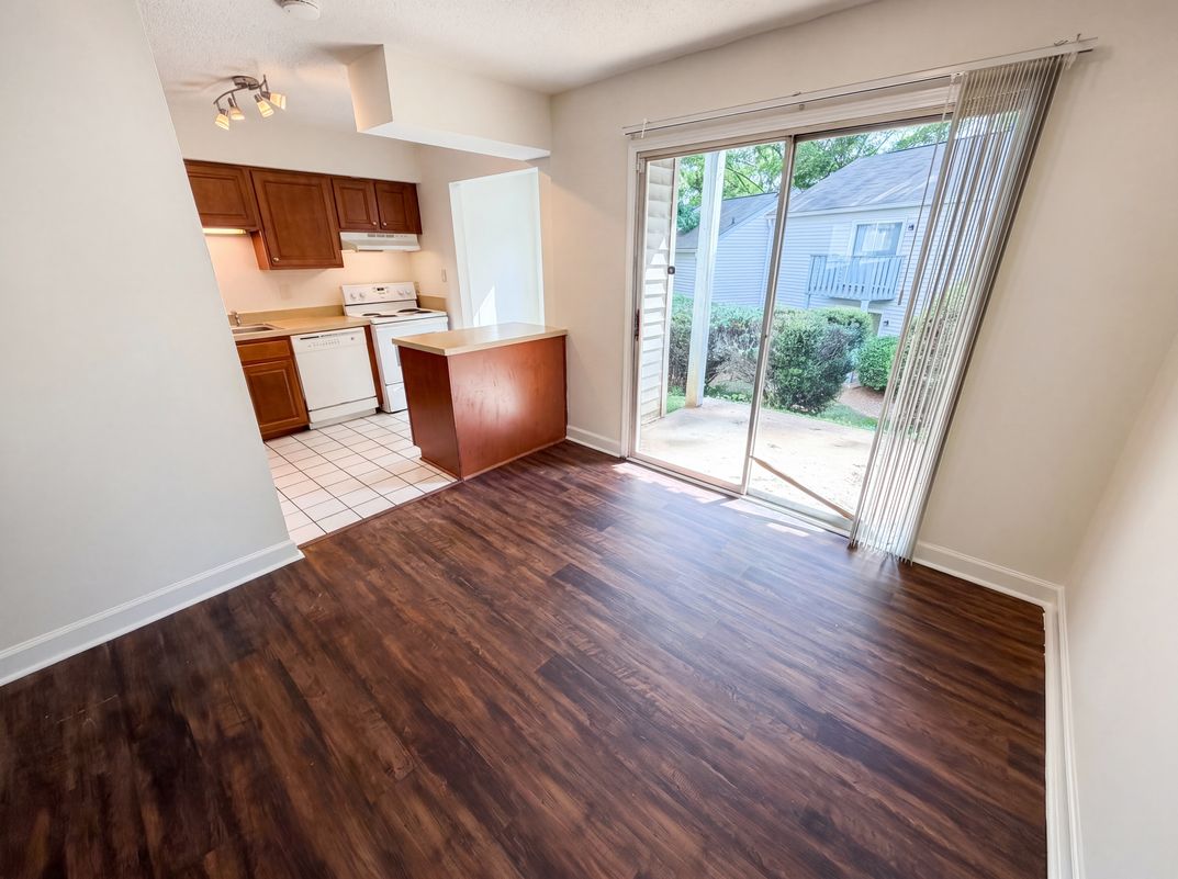 Photo 10 of 20 of 2020 Stoney Point Ln, Charlotte, NC