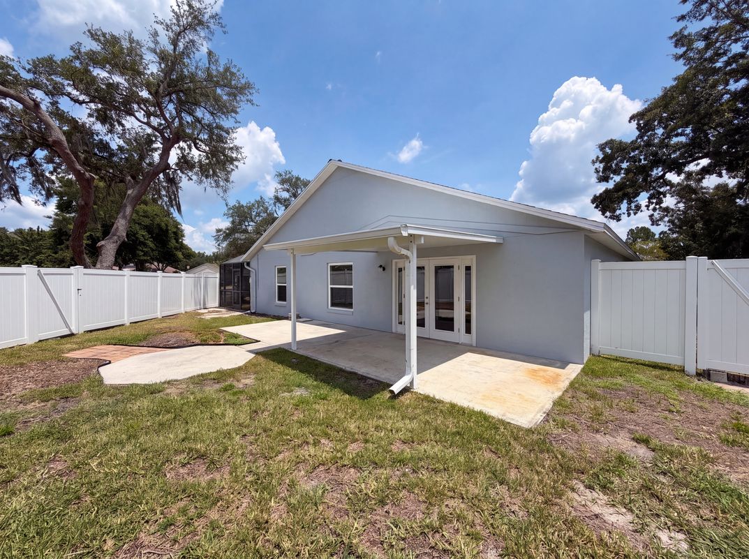 Photo 5 of 32 of 3800 Seminole Dr, Orlando, FL