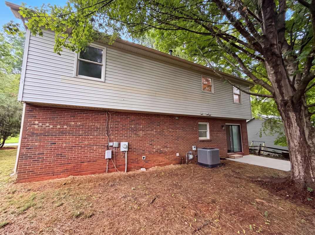 Photo 5 of 28 of 6409 Tivoli Ct, Charlotte, NC