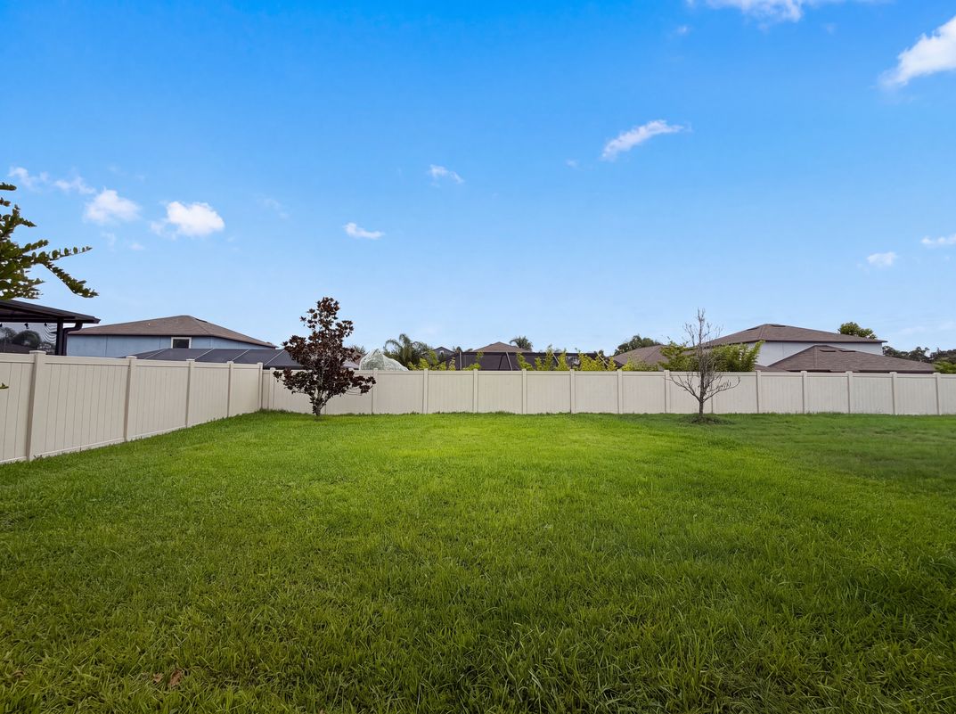 Photo 32 of 36 of 9709 Ivory Dr, Sun City Center, FL