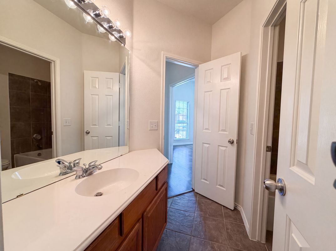 Photo 16 of 25 of 1756 Hidden Brook Dr, Grand Prairie, TX