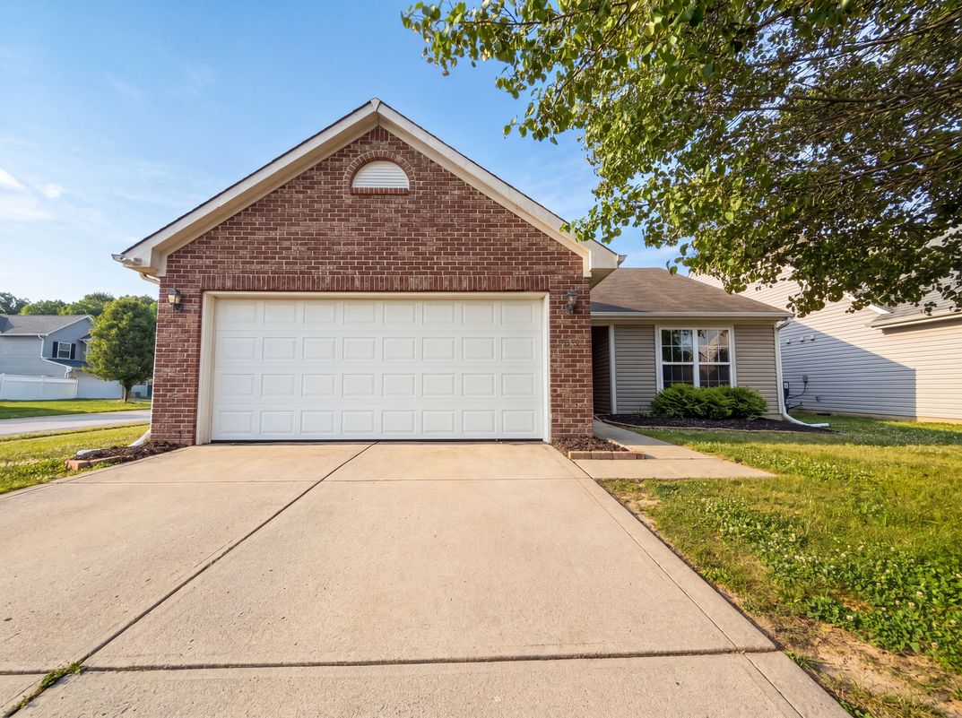 Photo 15 of 17 of 8369 Sotheby Dr, Indianapolis, IN