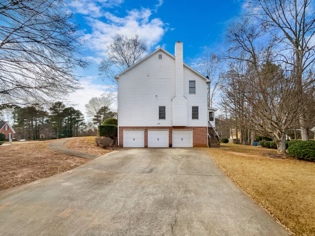 Photo 6 of 68 of 1370 Providence Dr, Lawrenceville, GA