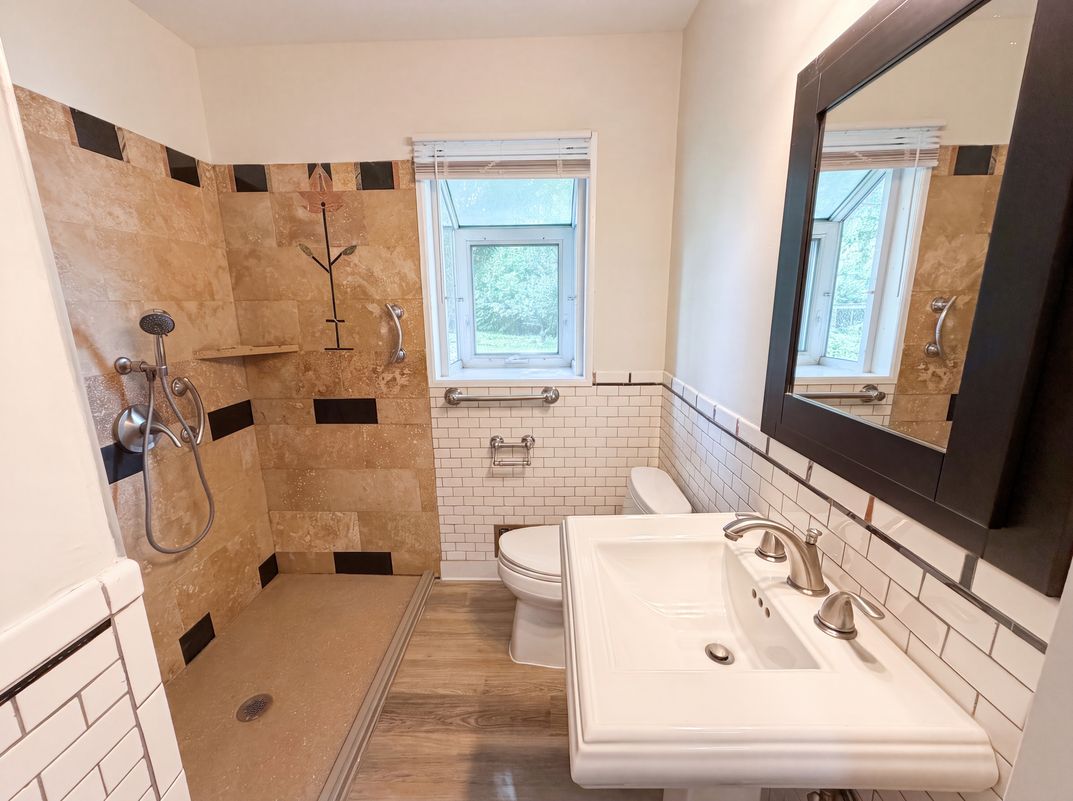 Photo 15 of 27 of 2591 Aldine St, Roseville, MN