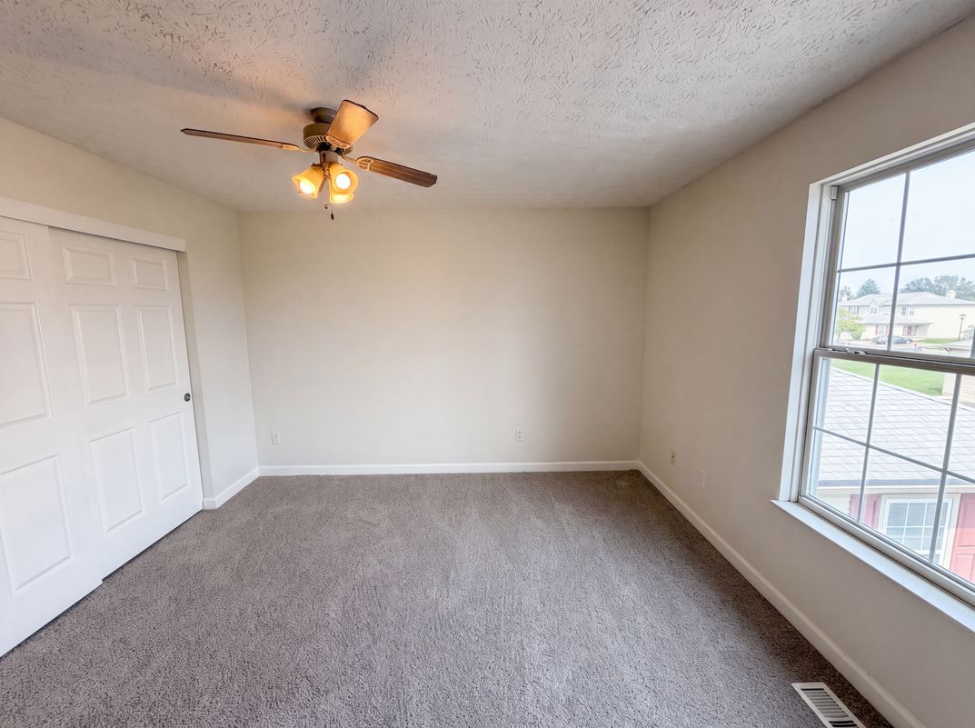 Photo 9 of 22 of 5698 Canehill Ln, Hilliard, OH