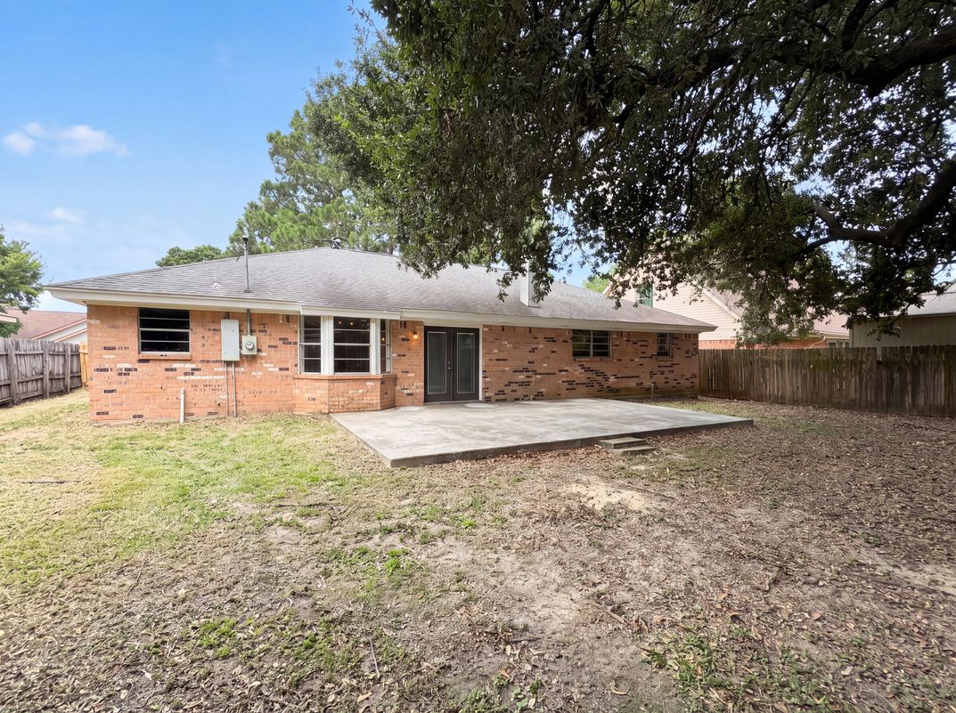 Photo 5 of 21 of 912 S 23rd St, Nederland, TX