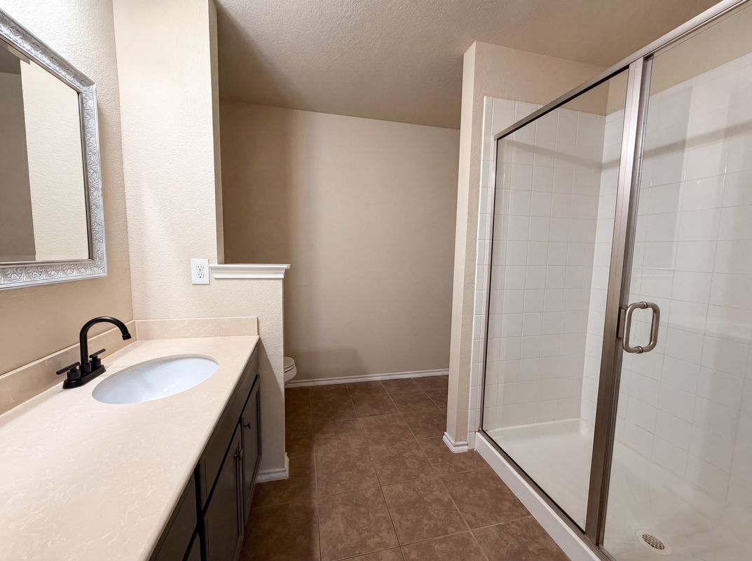 Photo 9 of 17 of 1404 Claire Ln, Royse City, TX