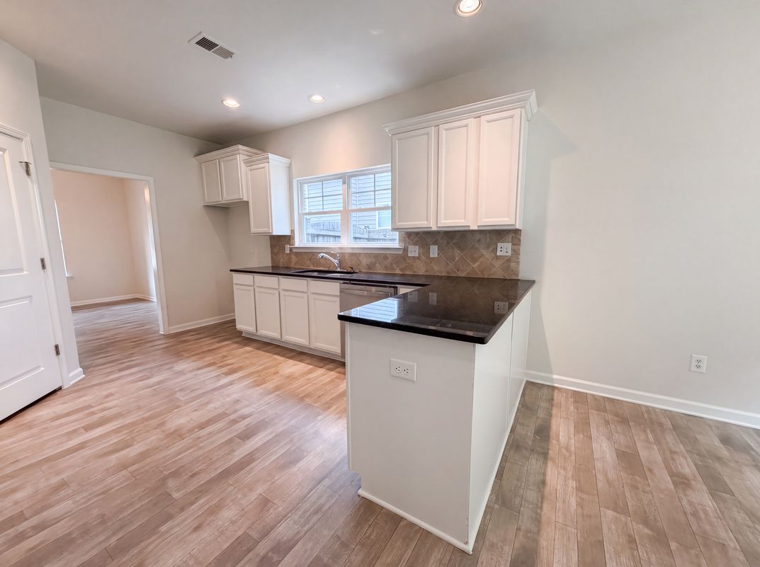 Photo 10 of 28 of 407 Westmoreland Rd, Columbia, SC
