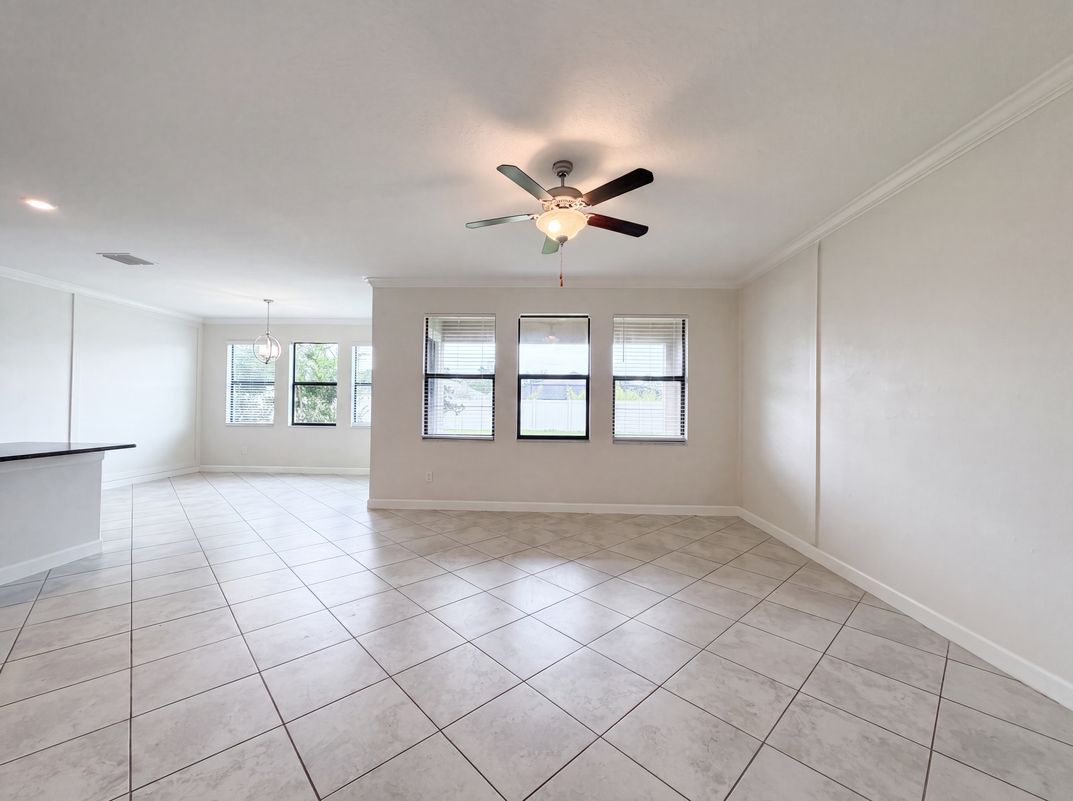 Photo 7 of 36 of 9709 Ivory Dr, Sun City Center, FL