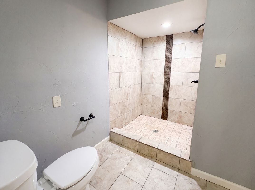 Photo 11 of 17 of 3717 Knob Hill Dr, Plano, TX