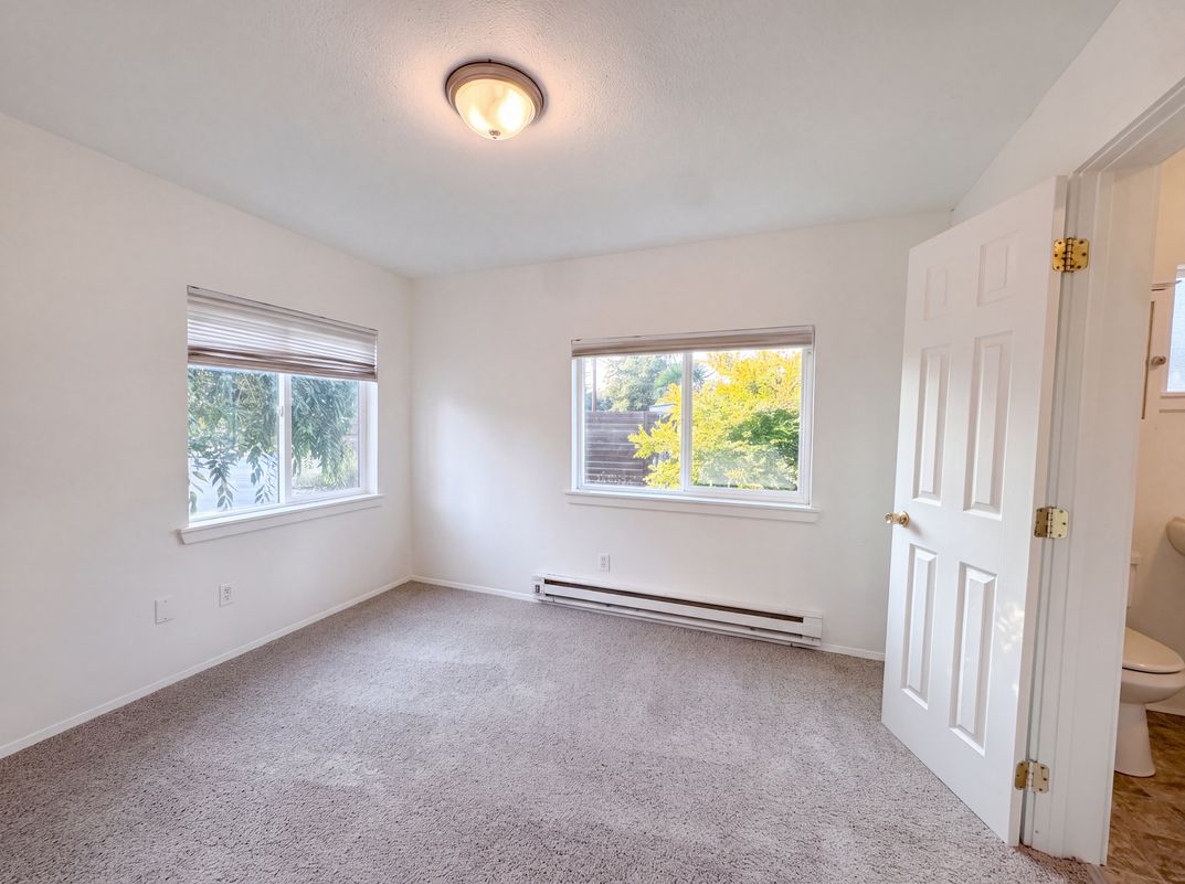 Photo 8 of 17 of 7507 Lower Ridge Rd, Everett, WA