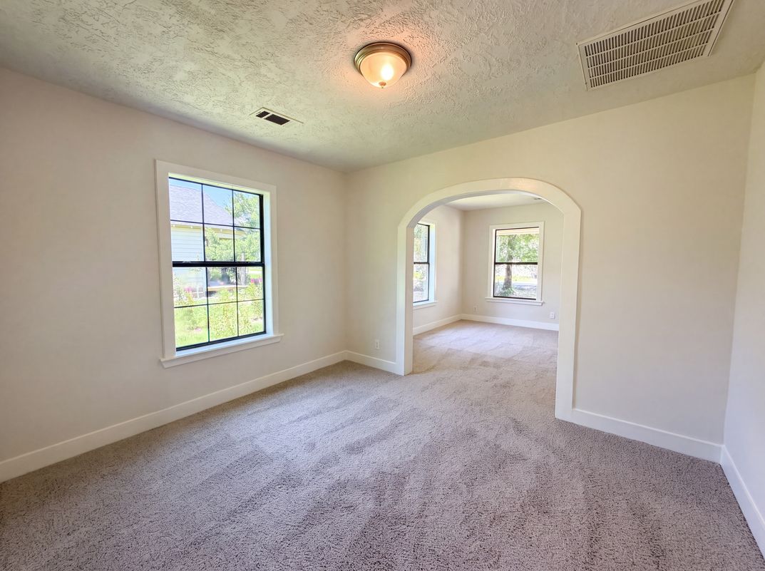 Photo 10 of 16 of 415 Mallie St, Conroe, TX